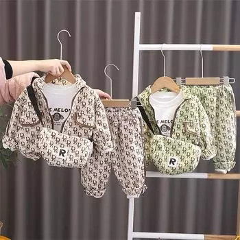 Костюм для мальчика Детский пиджак с длинными рукавами и надписью, с круглым вырезом, белая основа, повседневный топ, брюки, детская мода, комплект из трех предметов S коричневый