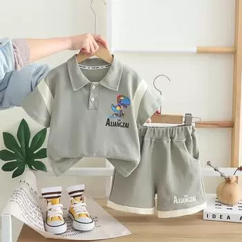 Костюм для мальчика, рубашка поло с динозавром, детская корейская версия, шорты с отворотом и короткими рукавами, модный комплект из двух предметов для малышей S серый