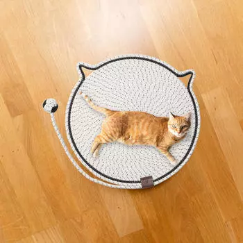 Коврик-когтеточка с игрушкой-мячом для домашних кошек и котят White