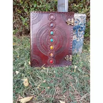 Кожаная Книга-журнал Seven Chakra Средневековая Каменная Тисненая Книга Теней Ручной Работы Блокнот Путешествующая Книга Скетчбук Подарок на День Рождения 13 x 10 in коричневый