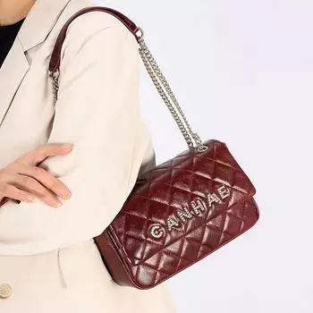 Кожаная сумка с бриллиантовой цепочкой для женщин, модная и универсальная сумка через плечо, высококачественная маленькая квадратная сумка, сумка подмышкой чёрный