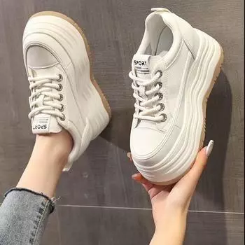 Кожаная внутренняя часть увеличивает рост белые туфли женские 2024 осень новые толстые подошвы маленькие кексы мягкая подошва повседневные туфли для доски 34 белый