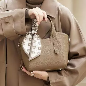 Кожаная женская сумка, однотонная, модная, для поездок на работу, высокого класса, повседневная сумка-тоут, большая вместимость 19*11*20cm чёрный