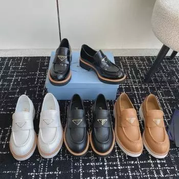 Кожаные мокасины Haute Couture с треугольным логотипом и узором «Личи» — универсальные, в британском стиле, с круглым носком, отделкой бисером по краю, толстая подошва. 39