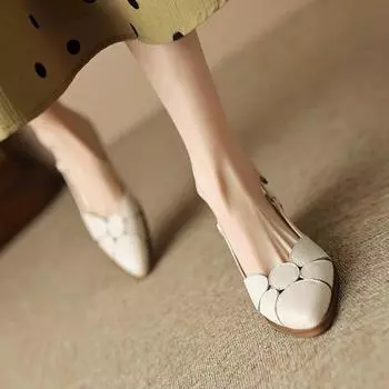 Кожаные полые сандалии женские 2024 новые летние модные дышащие универсальные женские туфли с сумкой на голову полые кожаные одинарные туфли 35 белый