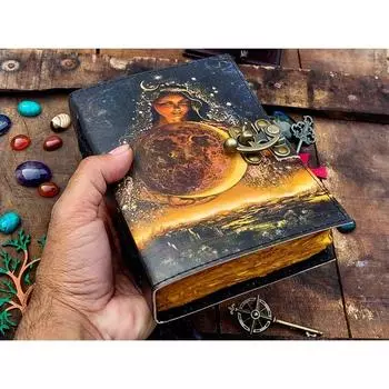 Кожаный блокнот ручной работы Богиня-мать для мужчин и женщин, дорожный скетчбук, чистая книга с бумагой ручной работы с состаренным краем и замком 7 x 5 in