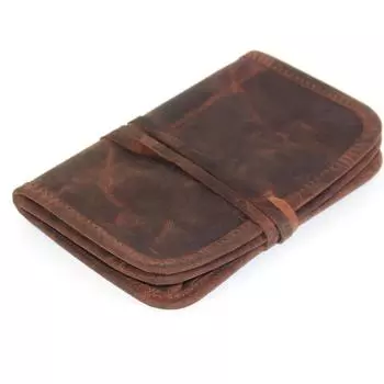 Кожаный чехол-обертка – сумка для канцелярских принадлежностей, косметики или лекарств ручной работы с застежкой-ремешком – компактный аксессуар, соответствующий принципам справедливой торговли