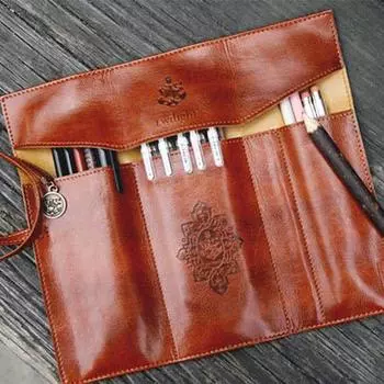 Кожаный карандаш в рулоне Twilight Retro, тройного сложения: Вместительный чемодан для студенческих художественных работ