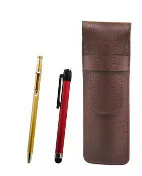 кожаный пенал с красной металлической сенсорной палочкой и тонким встроенным золотистым набором на 60 ручек шоколадного цвета (SASTYO-ALR-SV60KBP)