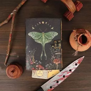 Кожаный журнал «Лунная моль» Ручная работа Винтажный блокнот с замком Подарок для ведьмочек 7 x 5 in