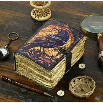 Кожаный журнал на 400 страниц Готический блокнот Принт «Ворон Гримуар» - Винтажная книга теней ручной работы Журнал для колдовства Подарки для мужчин 7 x 5 in