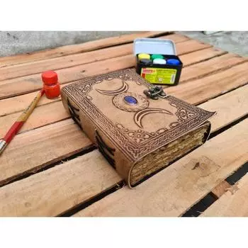 Кожаный журнал Журнал тройной богини Луны, Книга теней, Журнал снов, Кожаный гримуар, Викка, Подарок для мамы Подарок для него, подарок для нее 7 x 5 in коричневый