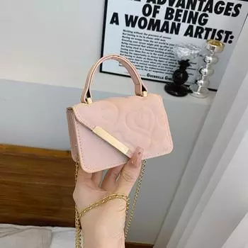 Красивая корейская версия модной и простой небольшой квадратной сумки 2024 года, весна, новая повседневная модная сумка через плечо, портативная женская сумка чёрный