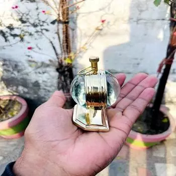 Красивые изогнутые механические настольные часы с золотым стеклом для небольших офисных столов