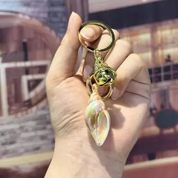 Красивые красочные брелки в виде раковины, акриловые раковины с маленьким колокольчиком, модный брелок золотого цвета для женщин белый