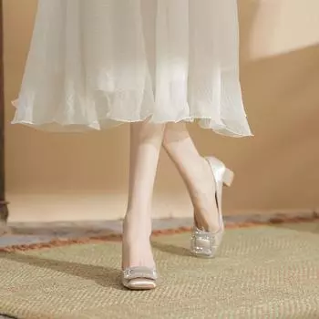 Красивые с юбкой и верхней одеждой, женские туфли на высоком каблуке из овчины с квадратной головкой, однотонные атласные женские туфли на весну 34 чёрный