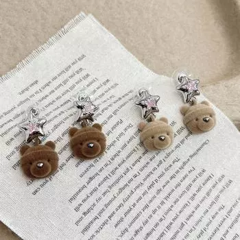 Красивые серьги ручной работы с розовыми звездами в виде медведя и бриллиантами - милый мультяшный стиль темно-коричневого