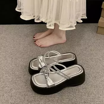 Красивые тапочки женские летние модные и высококлассные новые темпераментные тапочки со стразами на толстой подошве пляжные крутые тапочки 35 серебряный