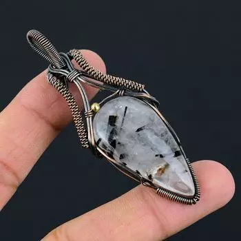 Красивый черный рутиловый драгоценный камень, чистая медная проволока, обернутая ювелирной подвеской ручной работы 3.03 Inches чёрный