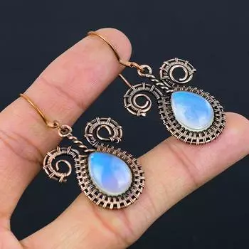 Красивый молочный опаловый драгоценный камень Чистая медная проволока, обернутая дизайнерскими серьгами ручной работы для нее 2.28 Inches синий