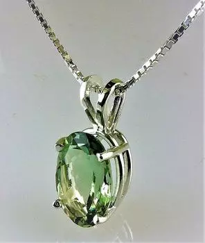 Красивый натуральный кулон с зеленым аметистом овальной огранки и цепочкой из стерлингового серебра 925 пробы