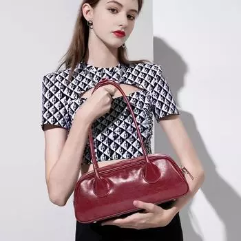 Красная натуральная кожаная женская сумка-багет большой емкости через плечо