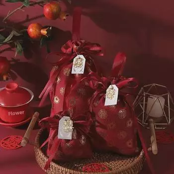 Красная переносная круглая свадебная сумка для конфет - в том же стиле, что и Xiaohongshu, идеально подходит для ответных подарков и может вмещать сигареты Small (10*13cm)