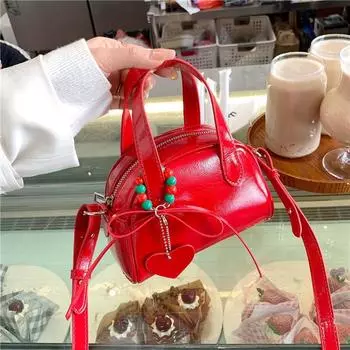 Красная праздничная сумка для женщин 2023 года, новая зимняя свадебная банкетная маленькая квадратная сумка, High-end Sense, модная сумка через плечо Niche