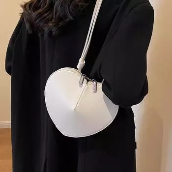 Красная сумка женская 2024 новая высококачественная текстура нишевая сумка через плечо осень и зима знаменитость взрыв персиковое сердце сумка Интернет чёрный