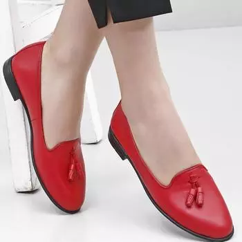 Красные антикварные женские туфли на плоской подошве из натуральной кожи с круглым носком и кисточками