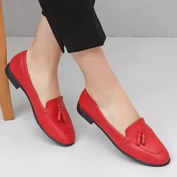 Красные антикварные женские туфли на плоской подошве из натуральной кожи с круглым носком и кисточками