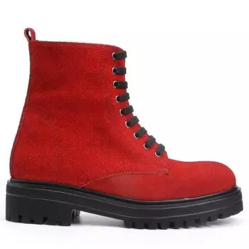 Красные замшевые сапоги в женском стиле