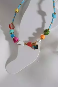 Красочный ножной браслет с синими бусинами и подвесками-бабочками