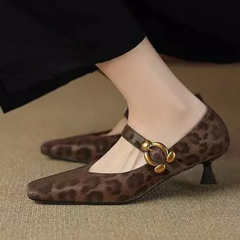 Krazing Pot Овечья кожа Лето Весна Осень Шпильки Средний каблук леопардовый Женские квадратный носок Металлические украшения Неглубокие туфли-лодочки 35 коричневый