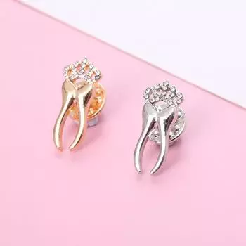 Креативная брошь из сплава в европейско-американском стиле с бриллиантовой короной и дизайном в виде зуба - модная бижутерия, подвеска для аксессуаров одежды. золотой