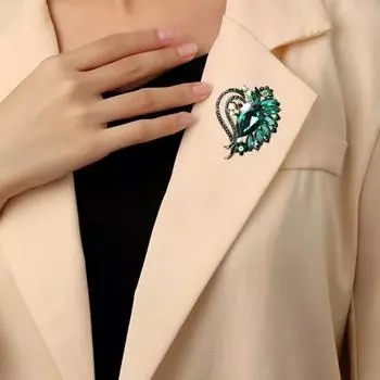 Креативная брошь с блестящими стразами, инкрустированная стеклом, в форме сердца, пальто, булавка с лацканами, платье, шаль, шапка, шарф, значок, аксессуары для пальто разноцветный