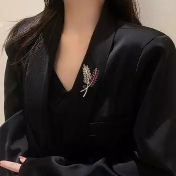 Креативная брошь в форме листа, блестящие стразы, инкрустированная булавка, костюм, шаль с лацканами, значок, пальто, аксессуары, ювелирные изделия, подарок золотистый