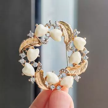 Креативная и простая высококачественная брошь в виде цветка из ракушки серии Dumb Gold, женская брошь в виде булавки для пальто Niche Temperament, аксессуары