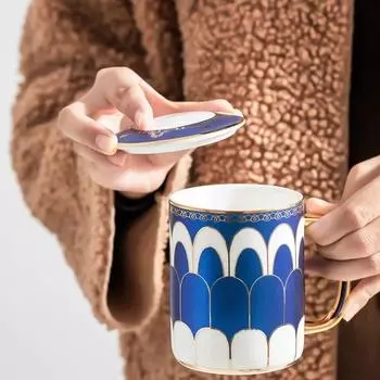Креативная керамическая кофейная чашка с крышкой и золотой ручкой, кружка для завтрака, посуда, керамическая чашка для завтрака, молочная чашка для делового подарка
