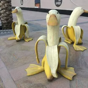 Креативное искусство-Банановая утка Статуя Очищенная банановая утка Искусство Садовый декор Орнамент 8x8x15cm