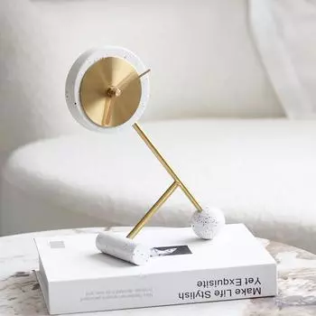 Креативное искусство Настольные часы с конической головкой Модель комнаты Отель B&B Спальня Дизайнерское искусство Мягкое украшение