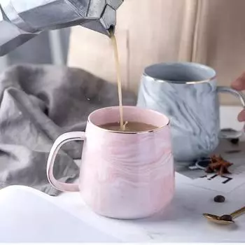 Креативные европейские скандинавские стильные кофейные чашки с мраморным золотым ободком и ручкой для завтрака, молока, теплоизоляционные кружки для пары в подарок 400ml розовый