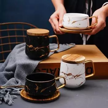 Креативные керамические кружки с золотой ручкой, кофейные чашки для эспрессо и капучино с деревянным блюдцем, наборы усовершенствованных чайных чашек и блюдец