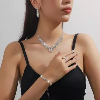 Креативные новые ювелирные аксессуары Комплект ювелирных изделий для невесты Высококачественное хрустальное ожерелье Серьги Комплект из трех предметов