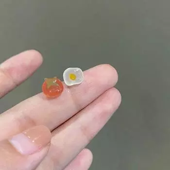 Креативные серьги-пусеты ручной работы в виде мультяшного томатного омлета, игла из стерлингового серебра, забавные серьги для гурманов, забавные серьги-конфеты, простые клипсы для ушей Pair of plastic needles