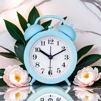 Креативный маленький будильник для спальни, студенческие беззвучные часы на тумбочке, индивидуальные ленивые простые часы для детей, мультяшный будильник белый