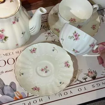 Креативный набор из костяного фарфора с цветочным узором, чашка для чая и блюдце, керамический кофейный набор, британская чашка для черного чая, китайский свадебный чайный сервиз