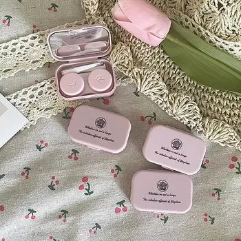 Креативный текст. Простая портативная коробка для контактных линз. Коробка для ухода за спутником. Коробка для контактных линз.