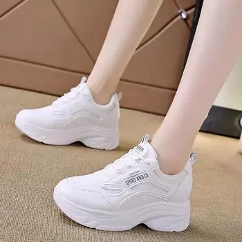 Кроссовки для женщин на платформе, теннисные женские кроссовки для бега, спортивная обувь, весенние женские повседневные туфли с внутренней высотой, белые и черные, вулканизированные туфли 35