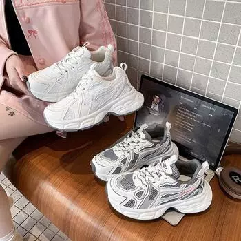 Кроссовки женские летние новые тонкие дышащие серые сетчатые кроссовки на платформе повседневные и легкие увеличивающие ногу туфли для папы 35 серый